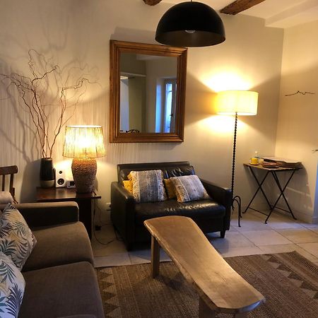 Sous Le Clocher Marseille Bagian luar foto