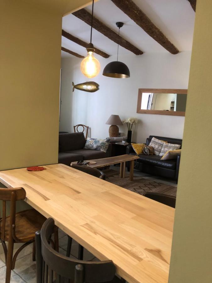Sous Le Clocher Marseille Bagian luar foto