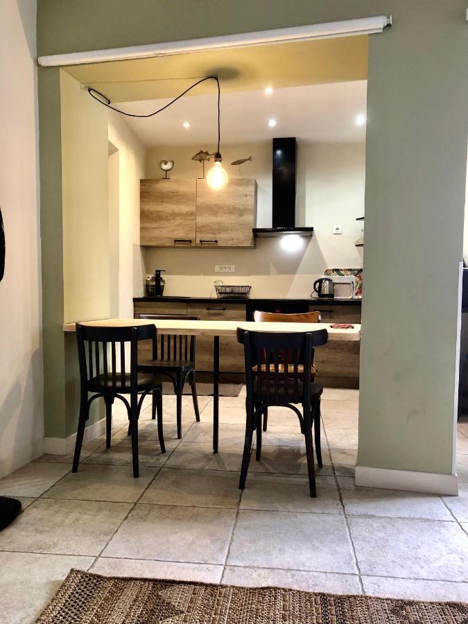Sous Le Clocher Marseille Bagian luar foto
