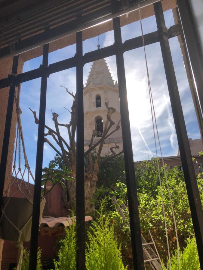 Sous Le Clocher Marseille Bagian luar foto