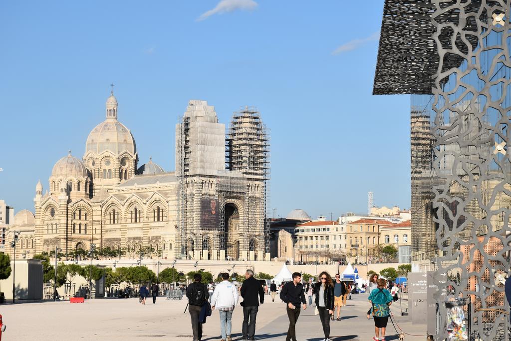 Sous Le Clocher Marseille Bagian luar foto