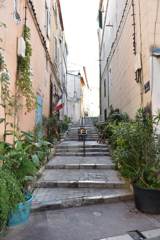 Sous Le Clocher Marseille Bagian luar foto