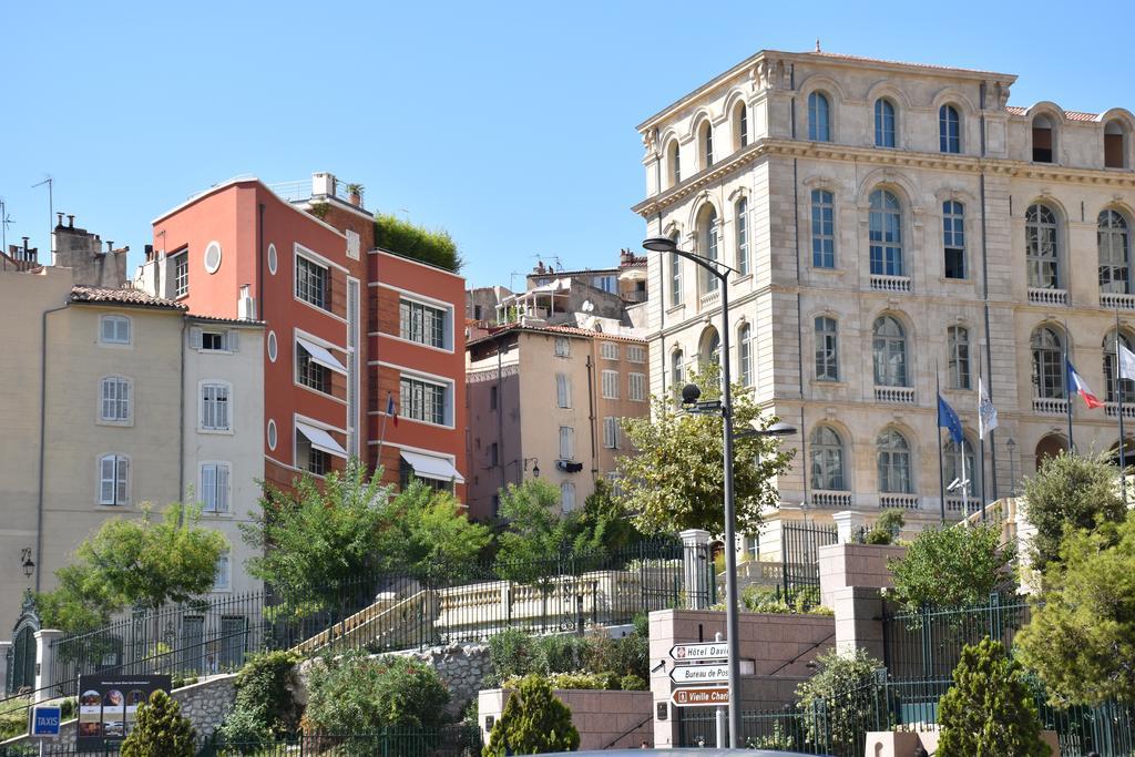 Sous Le Clocher Marseille Bagian luar foto