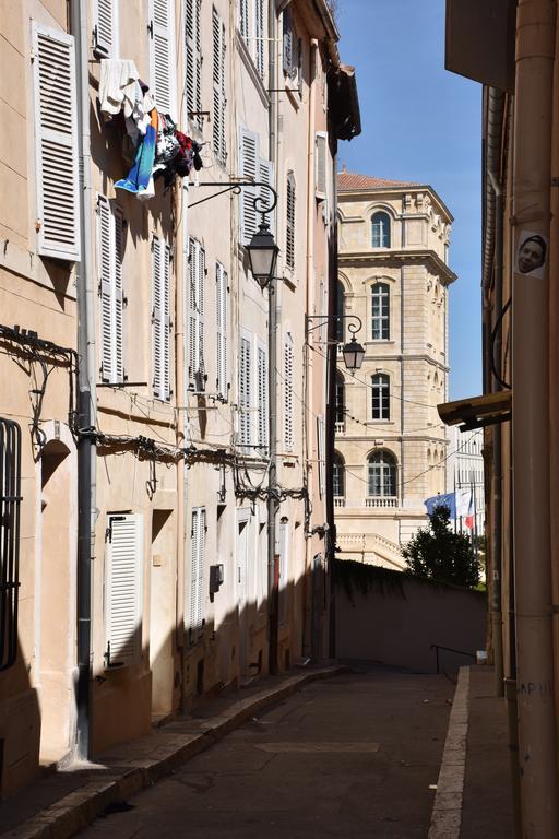Sous Le Clocher Marseille Bagian luar foto