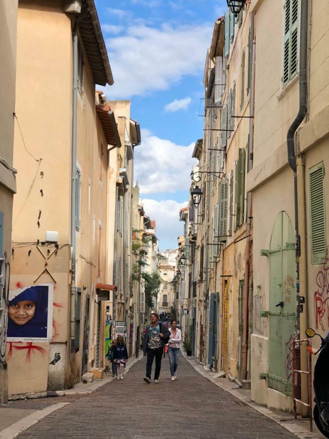 Sous Le Clocher Marseille Bagian luar foto