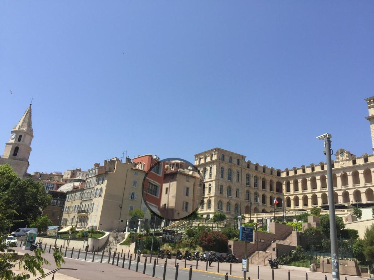 Sous Le Clocher Marseille Bagian luar foto